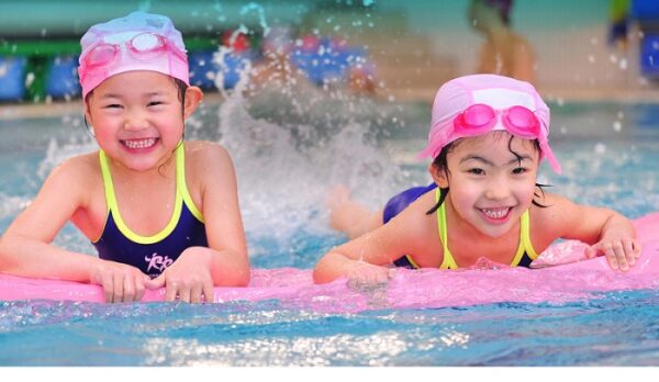 Tổng hợp những lợi ích của bơi lội đối với trẻ em