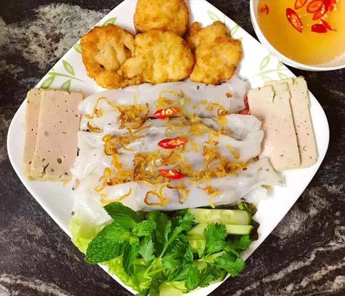 banh-cuon-cha-muc-thom-ngon
